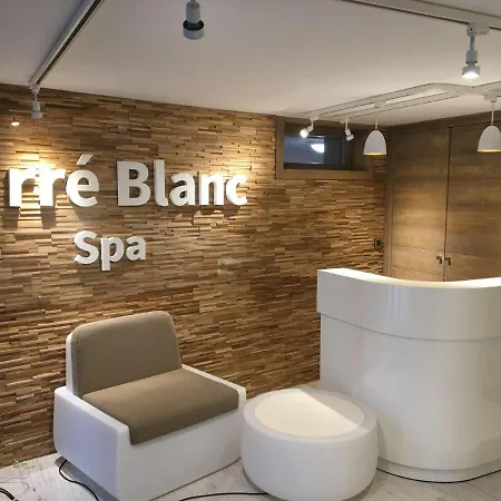 Carre Blanc 240 Apartment